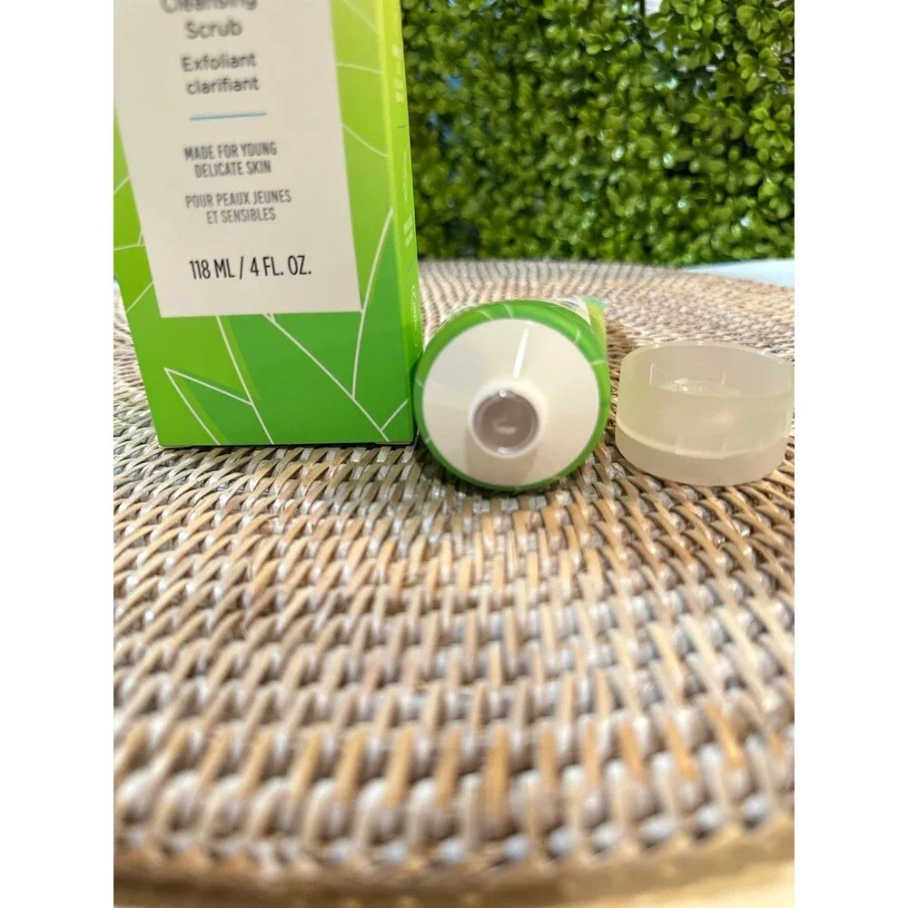 C'est Moi Clarify Cleansing Scrub | Gentle Facial Cleanser, Exfoliating Scrub.